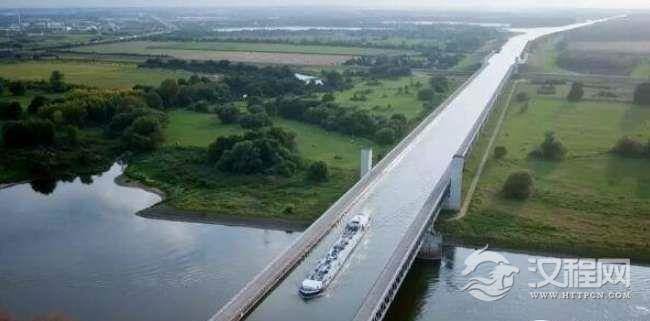 世界上最奇特的大桥，德国马格德堡水桥建造给船通行的