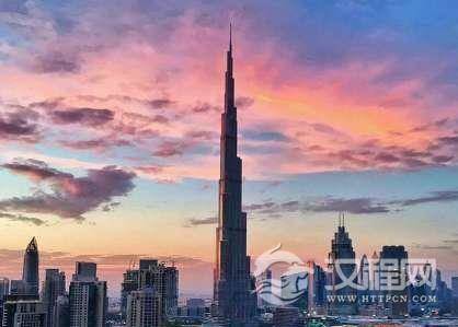 世界上最高的塔，是迪拜的哈利法塔(高828米有162层)