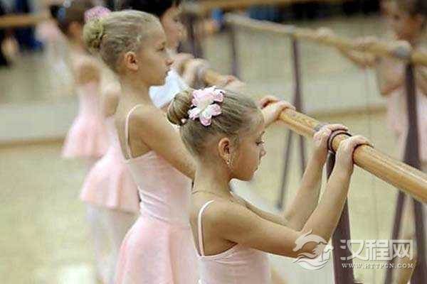 如何让孩子保持优美的舞蹈姿态