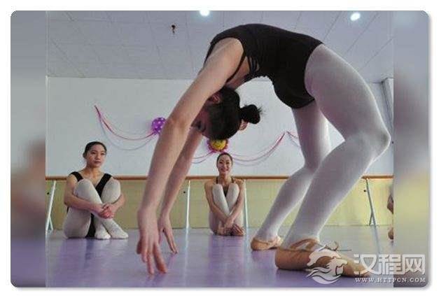 舞蹈怎样练习后胯和下腰？