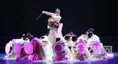 朝鲜族舞蹈特点,朝鲜族舞蹈基本动作