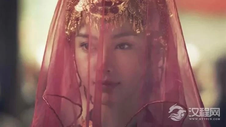 哪些人命中带金桃花，最容易进入豪门