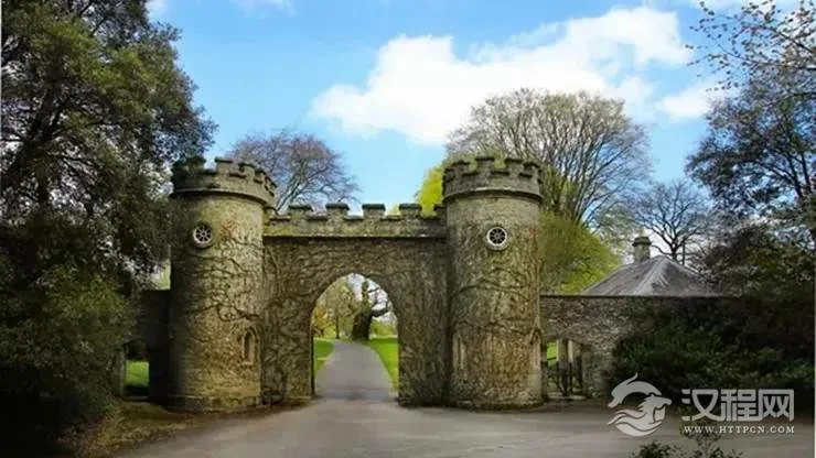 为何住宅大门墙上不能长有藤蔓植物?