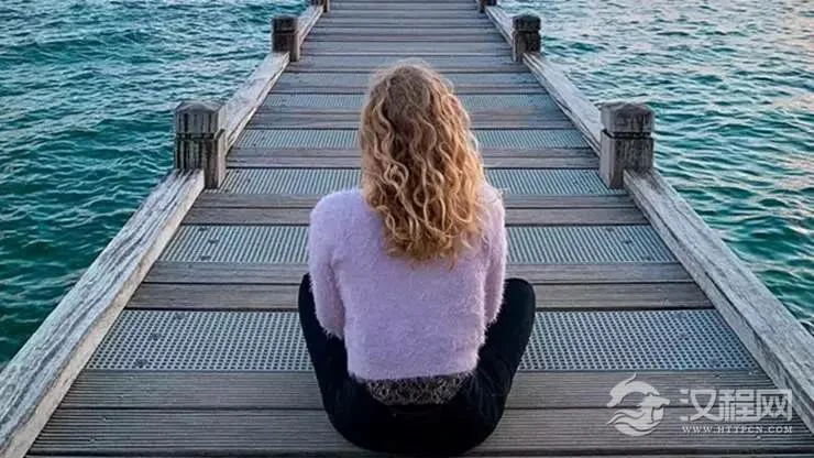 一秒全泄露！由坐姿看你隐藏的惊人性格